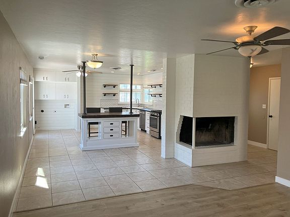 2nd image of 804 Pine St