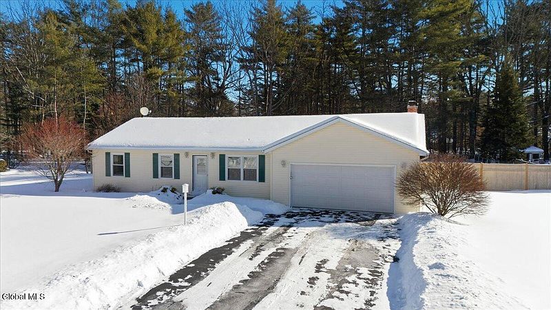 2nd image of 21 Pinewood Hollow Road