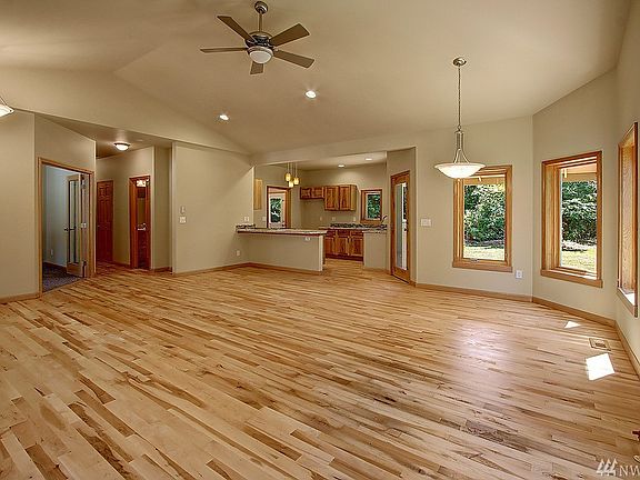 4th image of 2924 77th St NE