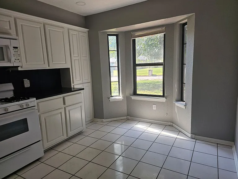 14304 S Brent Dr — Photo 3