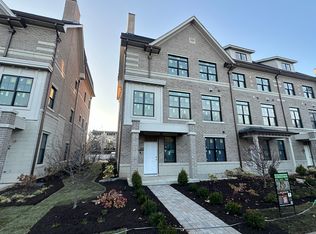 121 N Columbia Ave, Naperville, IL 60540