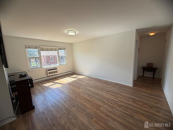 4th image of 72 Fox Rd APT 7B