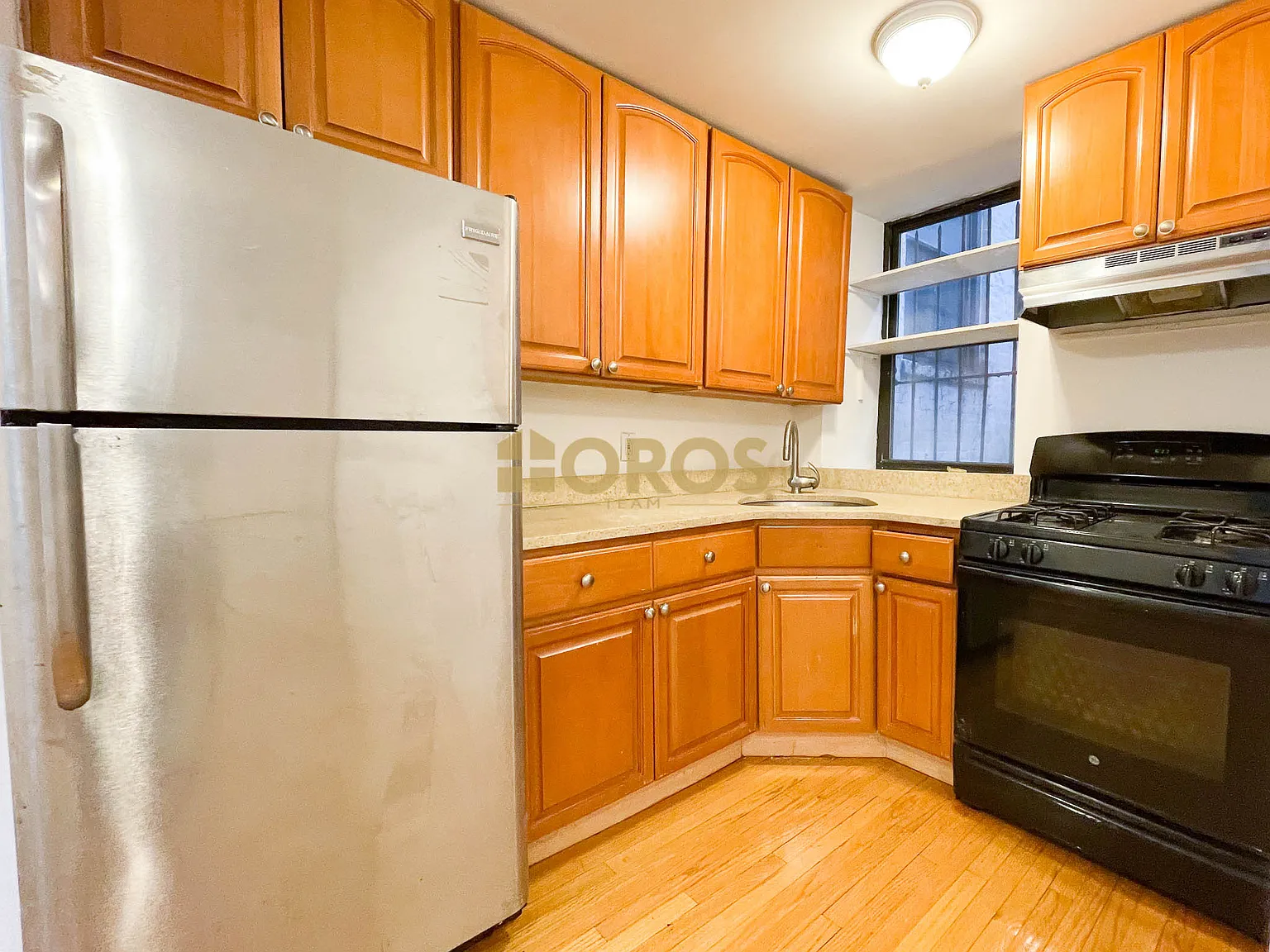 210 East 10th Street — Photo 3