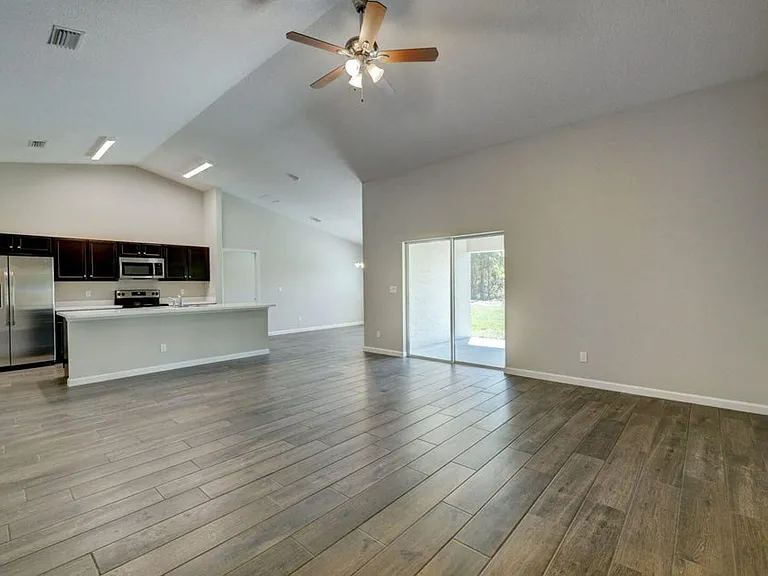586 SW Laconic Ave — Photo 11