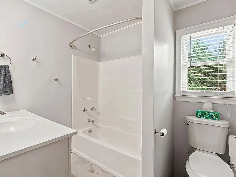 35 Avondale Dr #13 — Photo 9