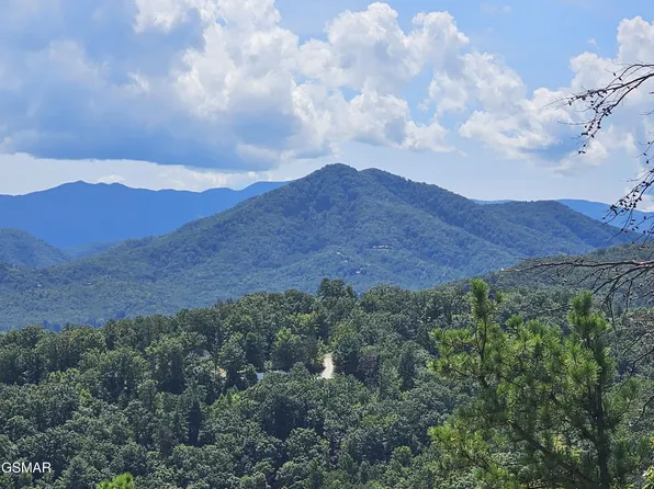 2330 Surries High Top Way, Sevierville, TN 37862