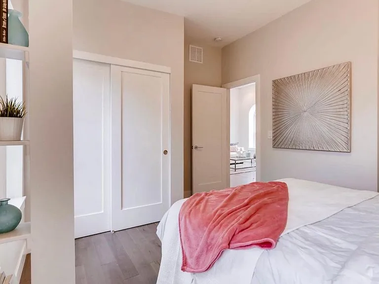 1121 W 36th Ave — Photo 16