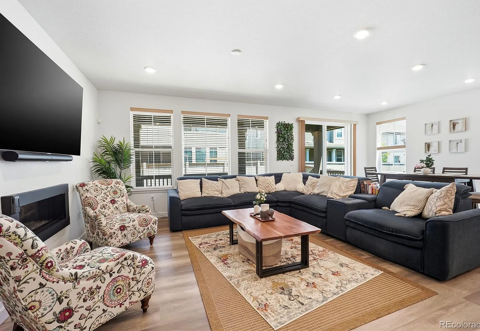 5 bed, 4.5 bath, 4018 sqft, $4,600 — Photo 4