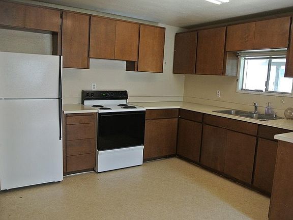 5th image of 217 1/2 SE Birch Ave