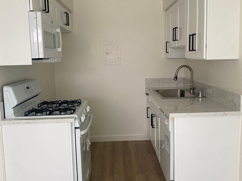 1st image of 10831 Fruitland Dr #208