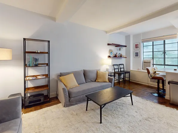 140 East 40th Street image 2 of 14