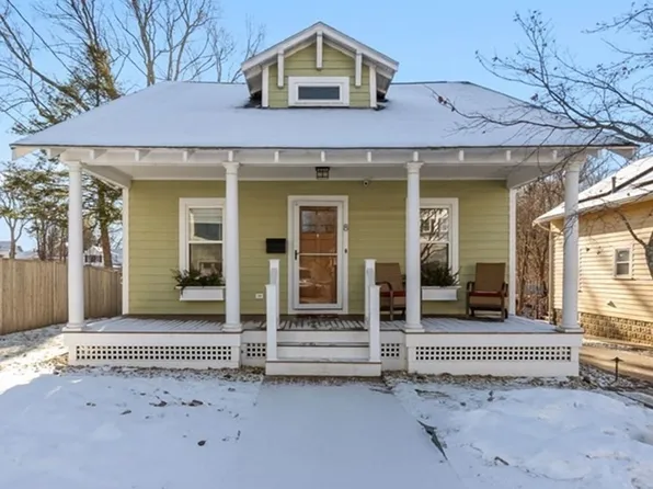 8 Perkins St, Amesbury, MA 01913