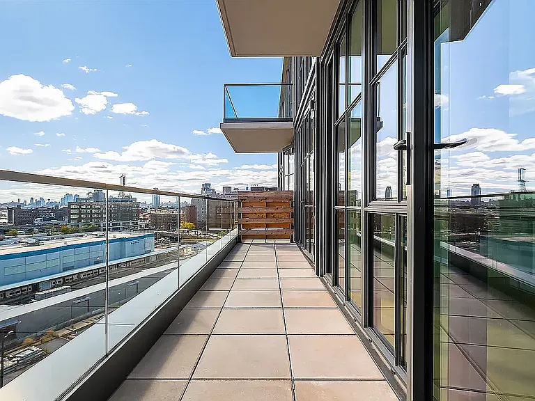 22-18 Jackson Ave #1010 — Photo 6