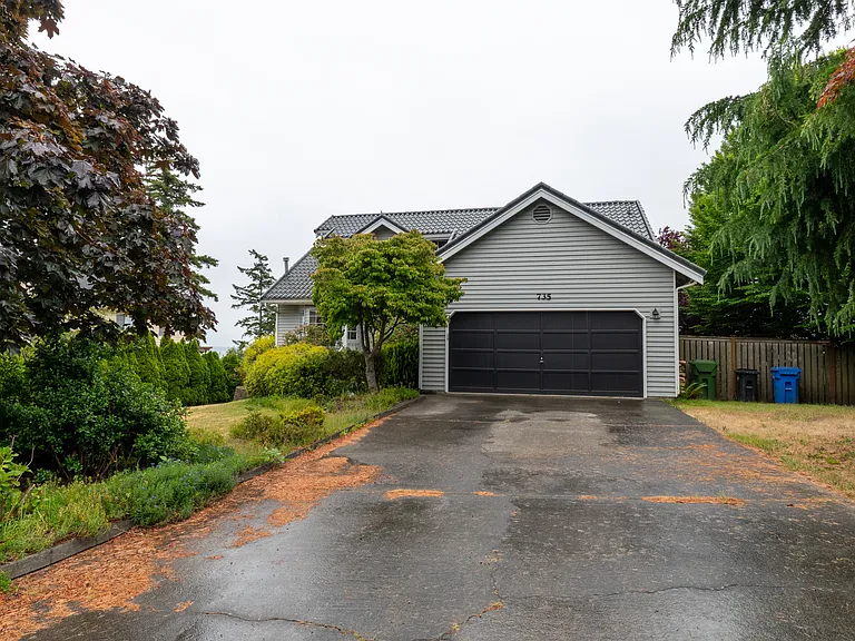 735 SW Barrington Dr — Photo 1