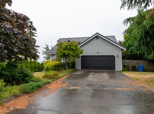 735 SW Barrington Dr, Oak Harbor, WA 98277