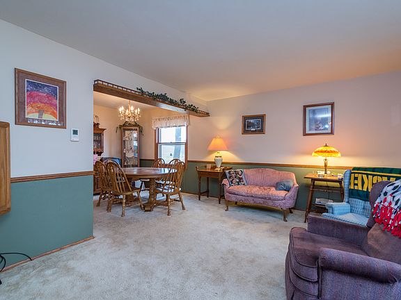 5th image of 610 River Dr