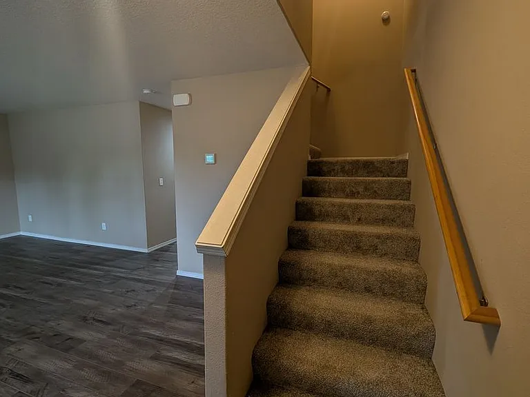 7302 Hayworth Ave NE — Photo 15