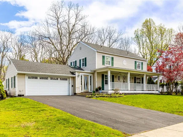 353 Pinecrest Dr, Rochester, NY 14617