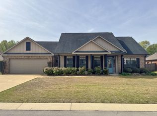 182 Ivywood Cv, Saltillo, MS 38866