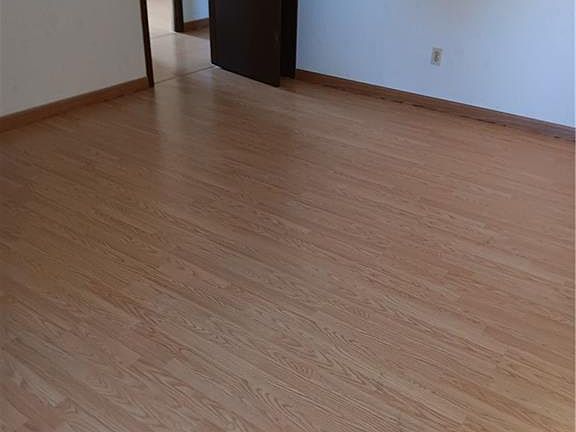 4th image of 4 Belaire Dr