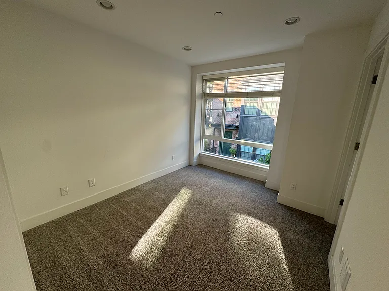 947 W McGraw St #41 — Photo 19
