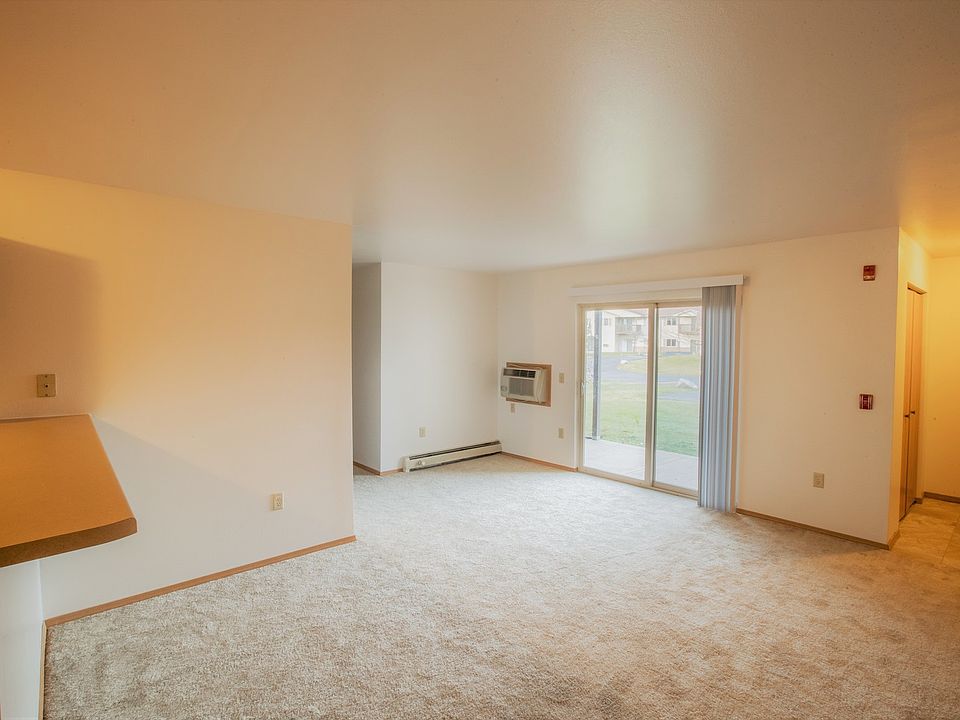 1st image of 215 Tamarack Dr #225-01