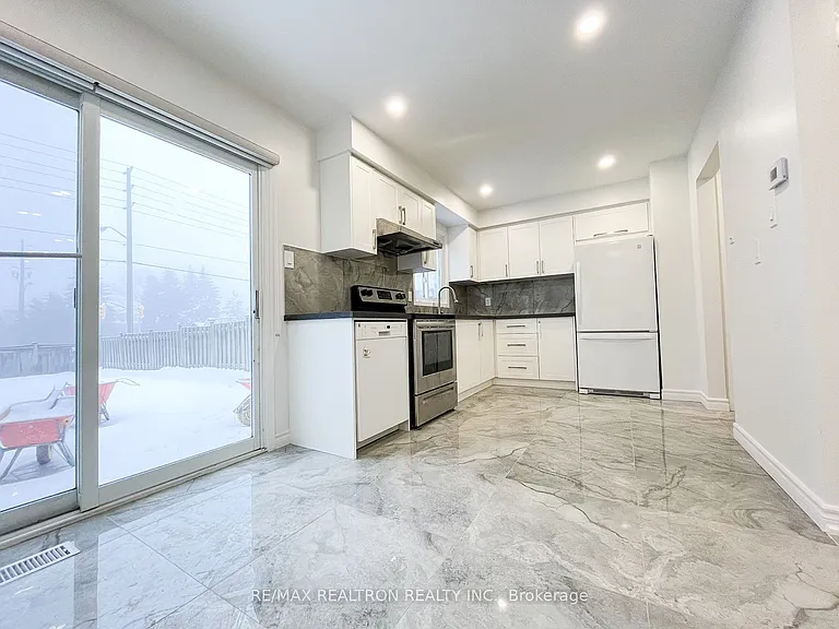 47 Cheeseman Dr — Photo 12