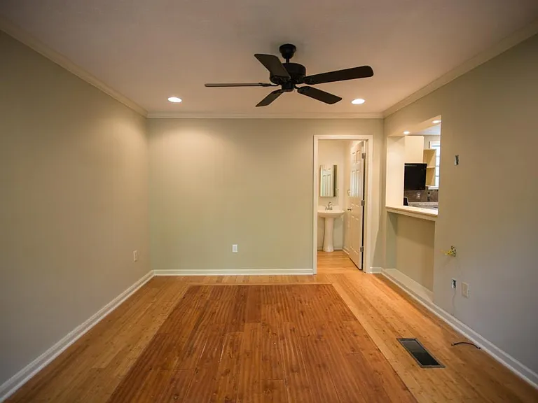 207 Woody Dr — Photo 3