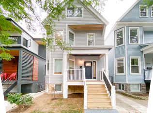 1529 W Victoria St #2, Chicago, IL 60660