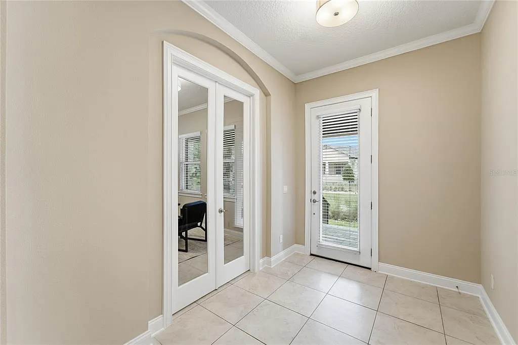 3 bed, 2.5 bath, 2380 sqft, $4,100 — Photo 3
