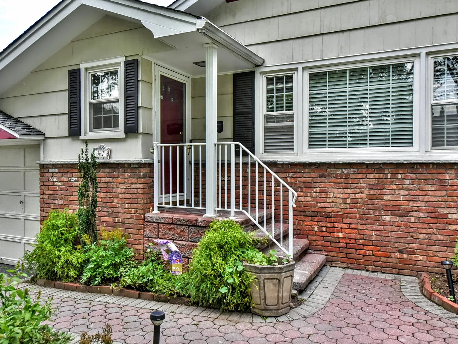 3 bed, 1100 sqft, $4,000 — Photo 3