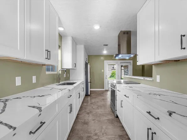 4318 Ponca St, Pasadena, TX 77504