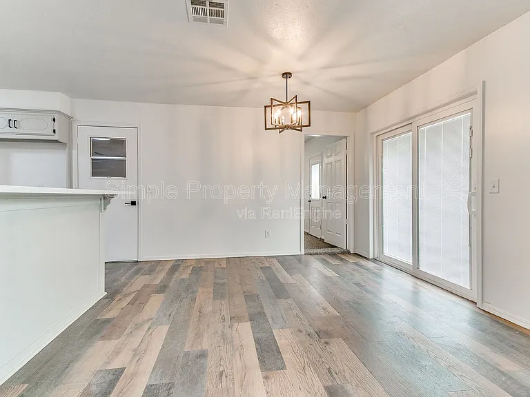 2401 Fedderson Dr — Photo 9