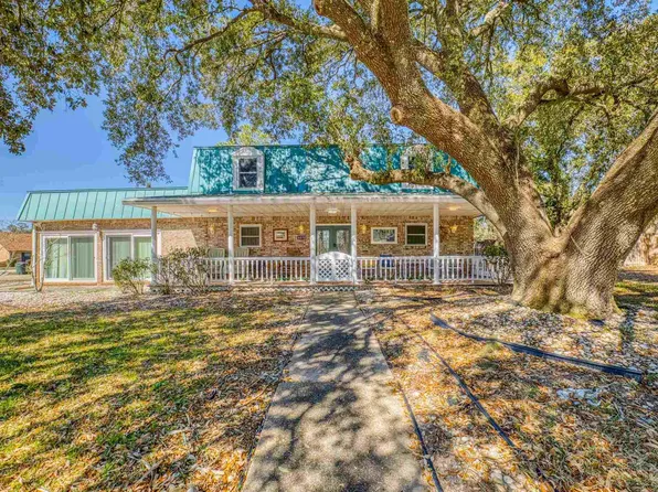 6070 Schofield Dr, Pensacola, FL 32506