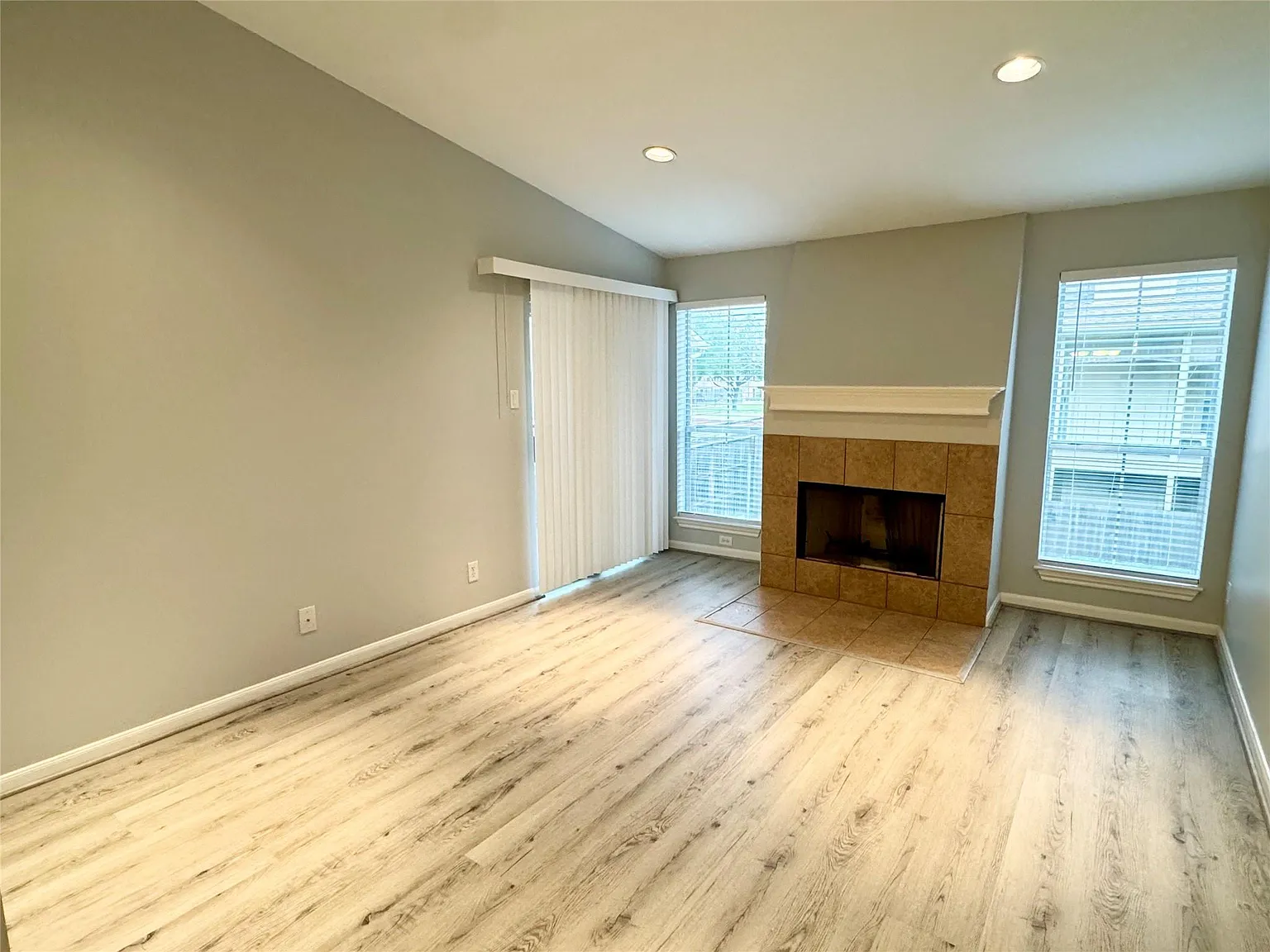 1 bed, 1.0 bath, 714 sqft, $1,150 — Photo 3