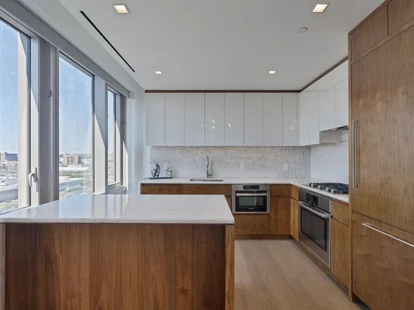 75 Park Lane South image 4 of 39