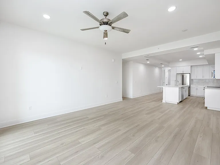 400 150th Ave #503 — Photo 17