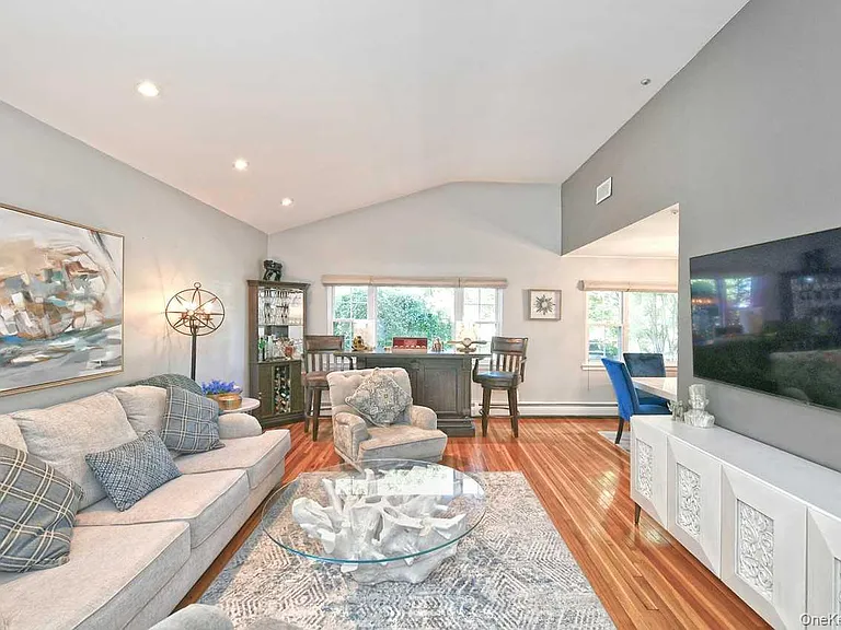 18 Shelter Hill Rd — Photo 8