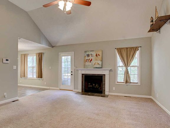 3rd image of 1684 Parkside Dr