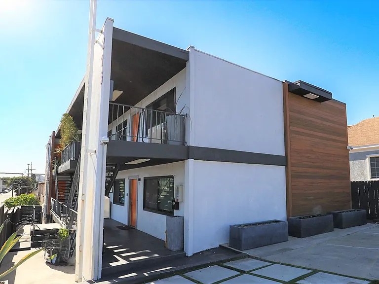 215 N Fickett St — Photo 51