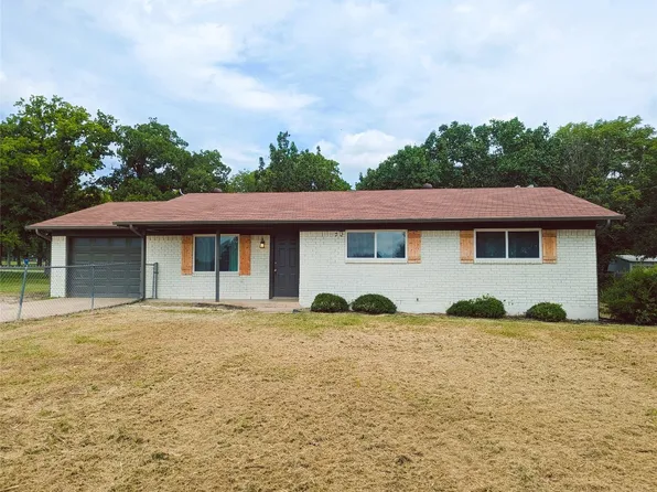 104 Honeysuckle, Paradise, TX 76073