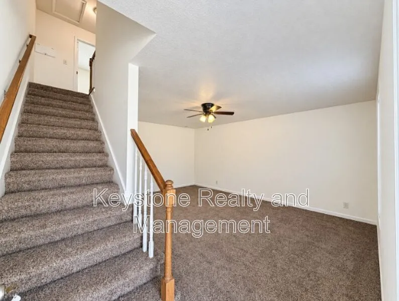 2 bed, 1.5 bath, 1050 sqft, $925 — Photo 2