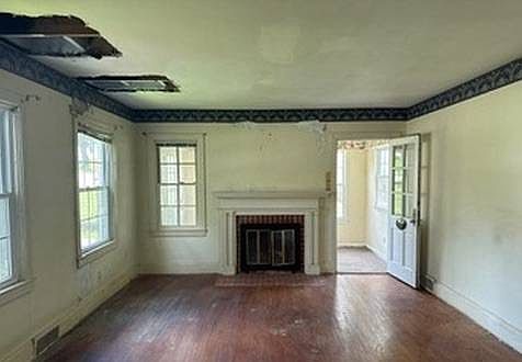 4th image of 214 E Virginia Ave