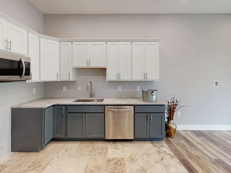 1117 Laurel Ave #102 — Photo 3