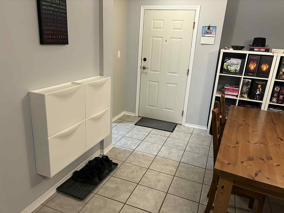 Entry/ dining room