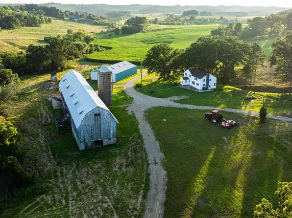 8991 Mckenzie Lane, Hollandale, WI 53516