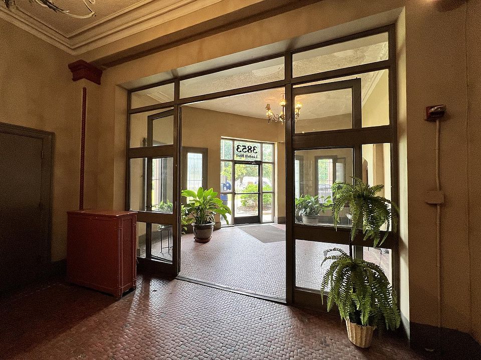 Historic lobby.