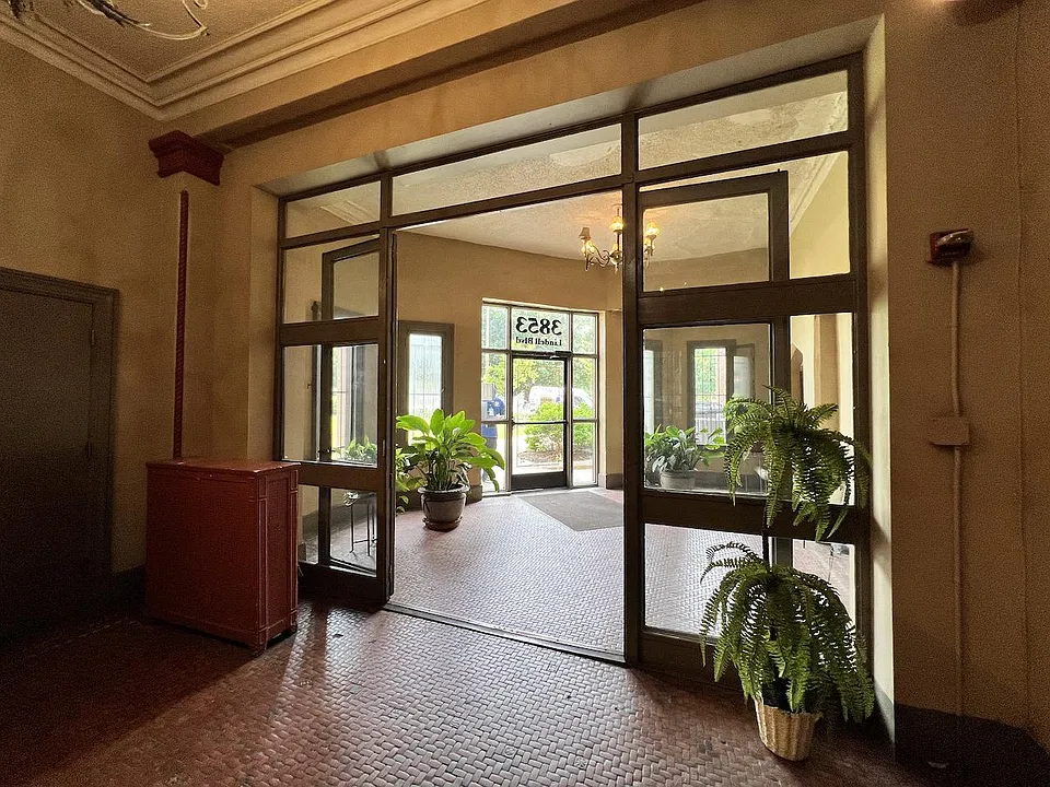 Lindell Park Apartments