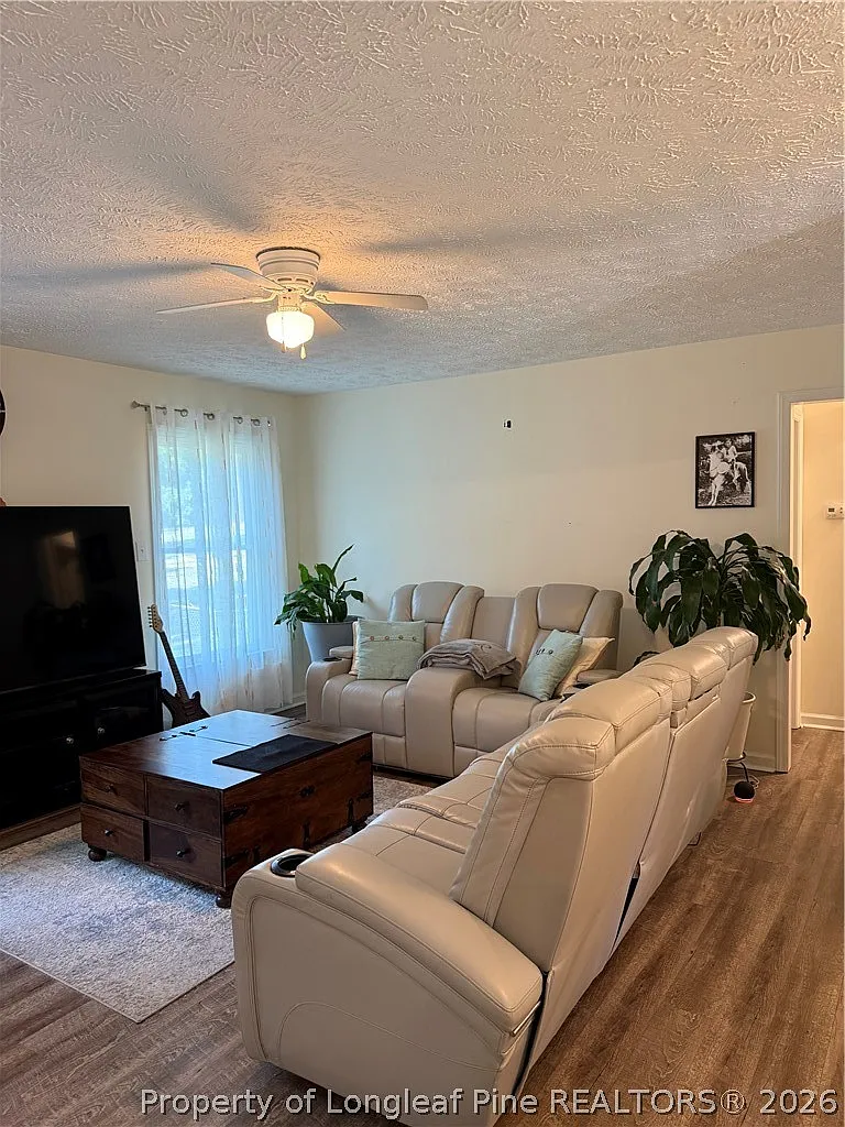 3 bed, 2.0 bath, 1180 sqft, $1,700 — Photo 3
