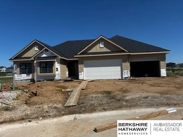21854 Amber Cir, Gretna, NE 68028